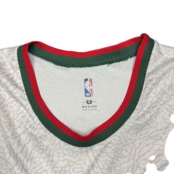 NBA Chicago Bulls Rare Jersey Mens M Green/Red Trim Embroidered Logo Cream - Picture 2 of 13